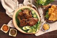 Sore Ini Makan Enak Ikan Bakar, Nasi Bali, Mie Pedas, hingga Begor Mantap