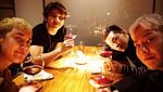 Baru Pulang Wamil, Ini Gaya Kulineran G-Dragon dengan Teman-temannya