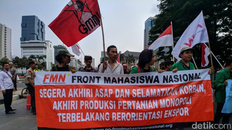 Aliansi Mahasiswa Bergerak Mulai Demo di Patung Kuda, Ini 9 Tuntutannya Aliansi Mahasiswa Bergerak Mulai Demo di Patung Kuda, Ini 9 Tuntutannya