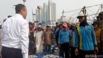 Momen Menteri Kelautan Blusukan Perdana di Muara Angke