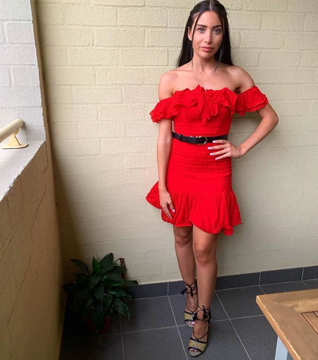 Ia pun mengaku mengirim resume dan surat lamaran dengan cara tak biasa. Di subyek email, ia menuliskan Asisten Pribadi paling menghibur yang kamu pernah ada. Tampaknya hal tersebut juga menarik perhatian Matthew yang kemudian memutuskan untuk meawarkan wawancara melalui telepon. Foto: Instagram @tyannadeassis