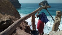 Dari akun Instagram @i.dooney, kita bakal mengira bahwa ini ada di Bali karena menyerupai Pantai Uluwatu. Namanya Pantai Antak-antak (i.dooney/Instagram)