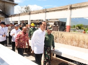Tiba di Wamena, Jokowi Kunjungi Pasar Bekas Kerusuhan