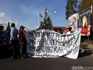 Tuntut Perppu KPK, Mahasiswa di Yogya Gelar Karnaval Demokrasi