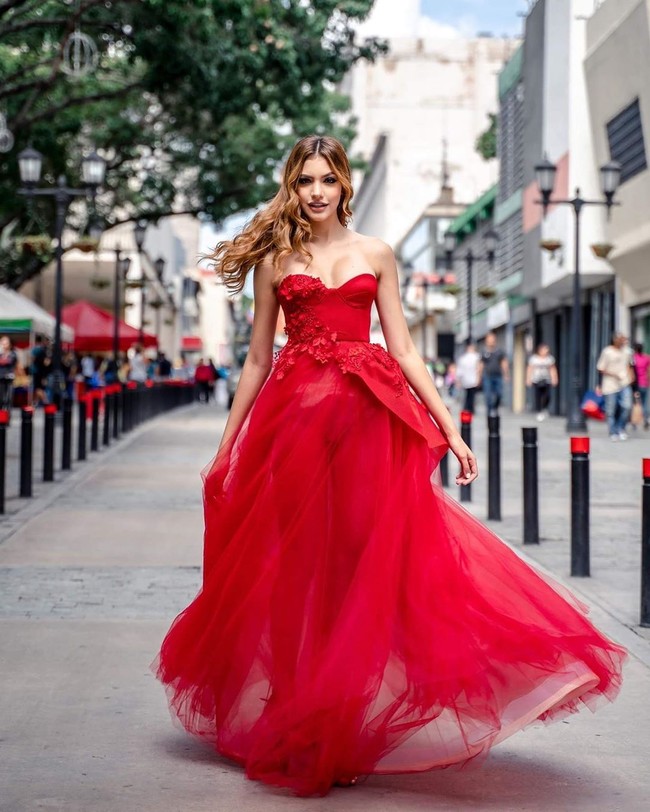 Valentina dikenal sebagai seorang model. Ia lahir di Puerto La Cruz pada 16 Juni 2000.  Foto: Instagram