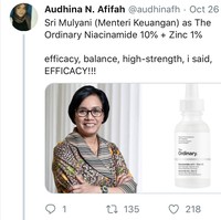 Menurut Audhina karena menteri keuangan yang satu ini terkenal mujarab, seimbang, dan kuat maka Sri Mulyani disamakan dengan skincare The Ordinary Niacinamide. Gimana menurutmu? Foto: Twitter @audhinafh