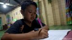 Sinar Lampu Terangi Anak-anak di Perbatasan RI Menuntut Ilmu
