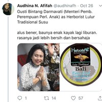Lulur pastinya wangi dan ampuh bikin kulit jadi lebih mulus. Sama seperti menteri pembangunan perempuan dan perlindungan anak, Gusti Bintang Darmavati yang selalu terlihat kalem dan bersahaja nggak sih? Foto: Twitter @audhinafh