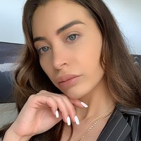 Terdengar seperti sesuatu yang menyenangkan namun asisten Matthew dituntut jago memakai komputer, media sosial, terorganisasi, mau belajar, dan ambius. Foto: Instagram @tyannadeassis