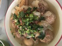 Jajan Pempek, Bakso, hingga Prasmanan Khas Sunda yang Bikin Laper