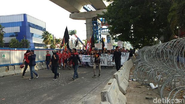 Massa hendak aksi di Depan DPRD Sulsel.