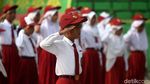 Antusias Anak-anak di Pulau Terdepan RI Mengikuti Upacara Bendera