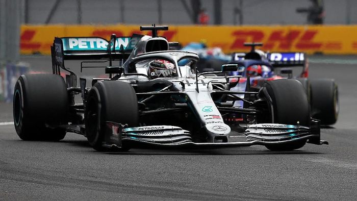 Lewis Hamilton menangi GP Meksiko dan selangkah menuju juara dunia F1 2019 (REUTERS/Carlos Jasso)