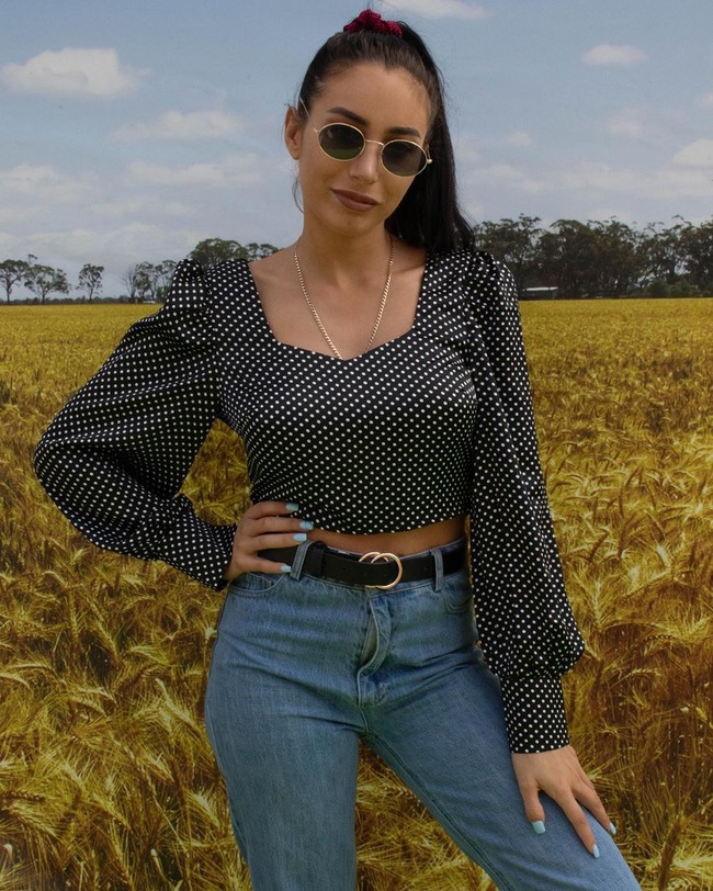 Tyanna ternyata sudah berpengalaman di dunia PR dan sebagai manajer. Apalagi ia juga adalah selebgram dan blogger yang tahu bagaimana cara bermain media sosial. Satu hal lagi, Tyanna juga seumuran dengan bosnya sehingga diharap bisa lebih terkoneksi. Foto: Instagram @tyannadeassis