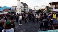 Panggung rakyat itu untuk mengedukasi masyarakat melalui pertunjukan seni.