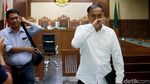 Senyum Markus Nari Usai Dituntut 9 Tahun Bui