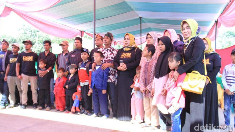 Hari Sumpah Pemuda, Seniman Majalaya Bandung Santuni Anak Yatim Hari Sumpah Pemuda, Seniman Majalaya Bandung Santuni Anak Yatim