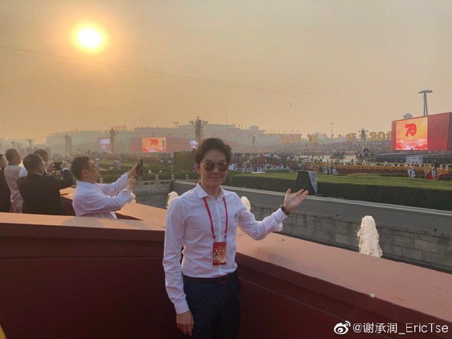 Pria berusia 24 tahun ini adalah putra dari Tse Ping dan Cheng Cheung Ling. Kedua orangtuanya dilaporkan memiliki total US $ 8,5 miliar sekitar Rp 119 triliun dalam saham Sino Biopharmaceutical. Foto: Weibo