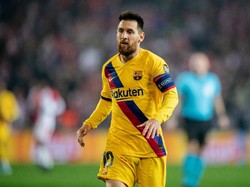 Berada di posisi teratas daftar ini adalah Lionel Messi. Sepanjang 2019 dia berhasil mengeruk pemasukan sebesar 114,1 juta euro atau sekitar Rp 1,772 triliun. (Thomas Eisenhuth / Getty Images)