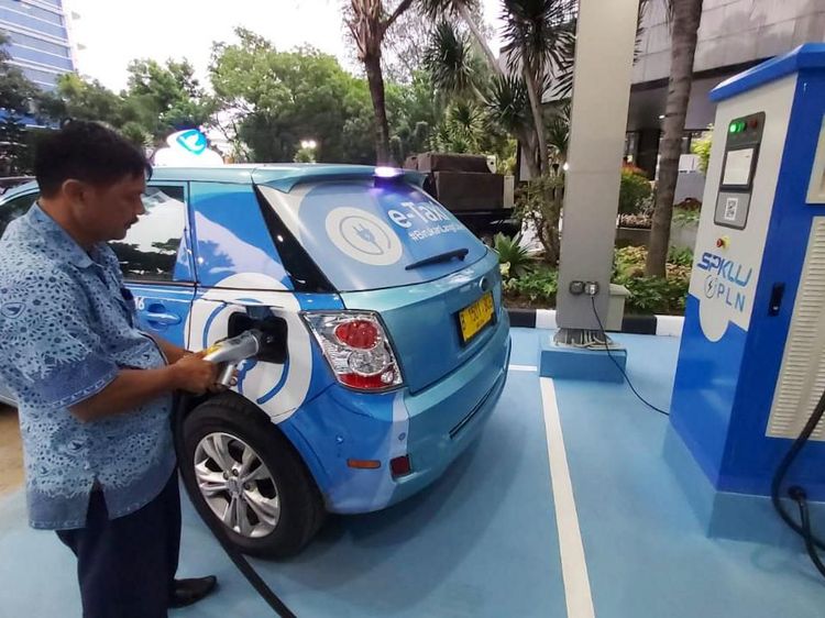 Intip SPKLU di PLN Pusat Jakarta