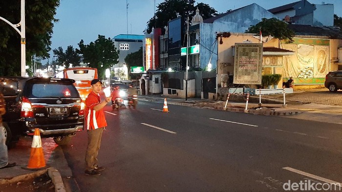 Hati-hati! Kawasan Kemang Raya Jaksel Mulai Dibagi 3 Lajur Hari Ini
