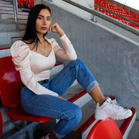 Tak dipungkiri bahwa janji Matthew untuk membawanya jalan-jalan tentu selagi bekerja menarik perhatian Tyanna. Tyanna sendiri mengaku belum pernah pergi ke Eropa dan Amerika Selatan yang telah dijadwalkan dalam agendanya. Foto: Instagram @tyannadeassis