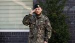 Baru Pulang Wamil, Ini Gaya Kulineran G-Dragon dengan Teman-temannya