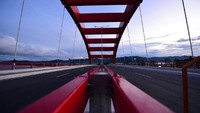 Selain itu, jembatan Youtefa juga menjadi solusi permasalahan kepadatan penduduk di Kota Jayapura. Istimewa/Dok. Kementerian PUPR.