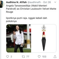 Anak perempuan dari Harry Tanoesoedibjo ini, Angela Tanoesoedibjo disamakan sama lipstiknya para sosialita nih, Christian Louboutin Velvet Matte Rouge. Mahal banget, nggak akan kebeli deh. Foto: Twitter @audhinafh