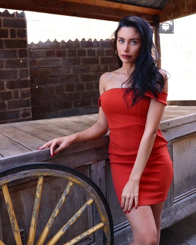 Miliuner muda dan ganteng Matthew Lepre beberapa waktu lalu mengumumkan pencarian asisten pribadi. Pria 27 tahun itu pun menjanjikan bahwa menjadi asistennya akan menjadi pekerjaan menyenangkan karena akan digaji ratusan juta dan keliling dunia. Foto: Instagram @tyannadeassis