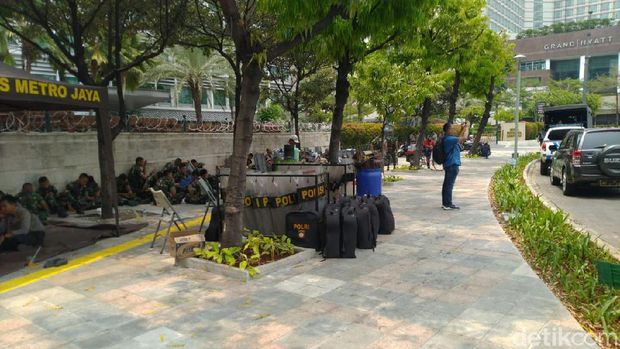 Jelang Demo Mahasiswa, Polisi dan TNI Berjaga di Bundaran HI