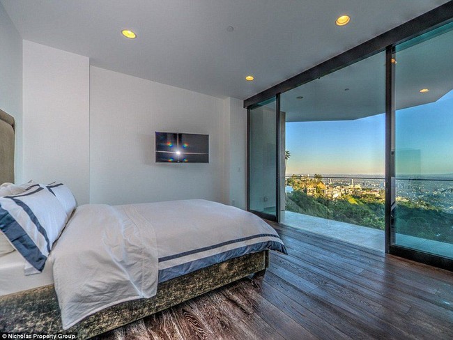 Kamar tamu juga memiliki pemandangan yang tak kalah menakjubkan dibandingkan kamar utama. Namun pada kamar tamu ini tak banyak perabot diletakkan. Foto: Dok. Nicholas Property Group