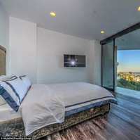 Kamar tamu juga memiliki pemandangan yang tak kalah menakjubkan dibandingkan kamar utama. Namun pada kamar tamu ini tak banyak perabot diletakkan. Foto: Dok. Nicholas Property Group