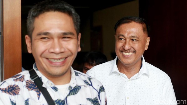 Senyum Markus Nari Usai Dituntut 9 Tahun Bui