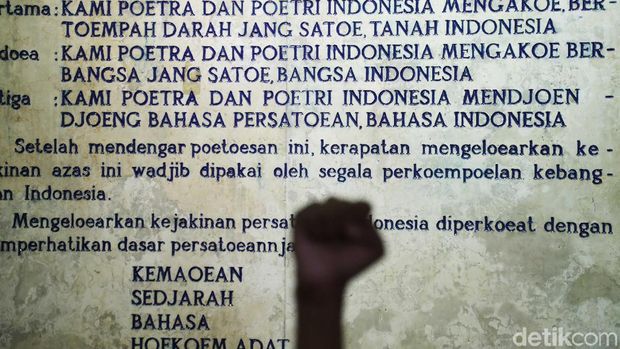 Museum Sumpah Pemuda menyimpan banyak sekali foto-foto dan benda-benda yang berhubugan dengan pergerakan nasional cowok Indonesia.