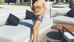 Terkena Kasus Prostitusi, Ini Pose Seksi Putri Amelia Saat Nongkrong di Kafe