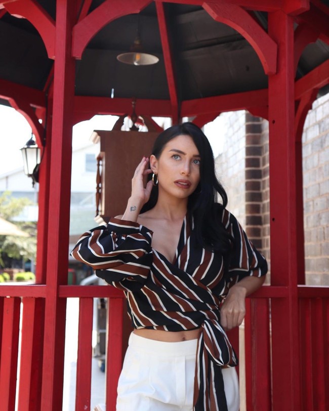 Wanita cantik tersebut dikabarkan terpilih dari 70 ribu pelamar. Tentu Tyanna merasa senang bisa mendapatkan pekerjaan glamour itu. Ini gila. Aku masih syok dan heran mereka bahkan bisa menemukan CV-ku, ungkapnya kepada News Australia. Foto: Instagram @tyannadeassis