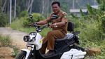 Dapet Motor Listrik dari PLN, Kepala Desa Ini Senang Banget