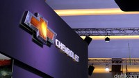 Chevrolet tak kuat bertahan di tengah serangan mobil-mobil Jepang hingga China. 