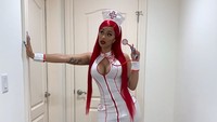Cardi B tampil biasa saja dengan bergaya ala suster seksi. Dok. Instagram