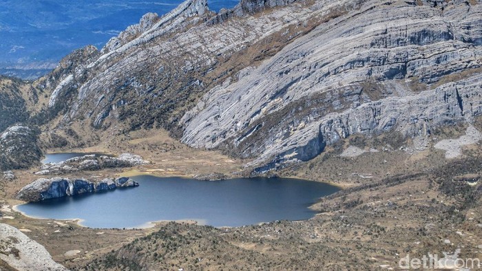 Danau di Pegunungan Jayawijaya