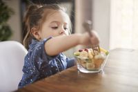Makanan Bayi Bisa Tercemar Logam, Ini 6 Tips Menghindarinya
