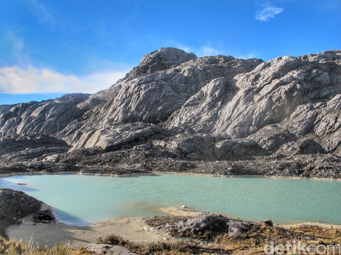 Danau di Pegunungan Jayawijaya Danau di Pegunungan Jayawijaya