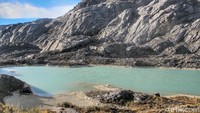 Puncak Jaya, gunung tertinggi Indonesia setinggi 4.884 meter, hanya untuk pendaki ahli dengan keterampilan memanjat dan kondisi fisik prima. Perlu izin pemerintah dan ekspedisi resmi. Foto: Afif Farhan/detikcom