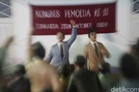 Bahasa Indonesia, Bahasa atau Sekadar Salah Satu Dialek Melayu?