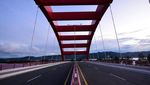 Merah Merona Jembatan Youtefa di Papua yang Diresmikan Jokowi
