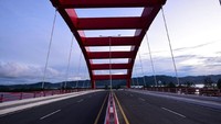 Jembatan ini juga terdiri dari dua bentang utama dengan pelengkung baja. Istimewa/Dok. Kementerian PUPR.