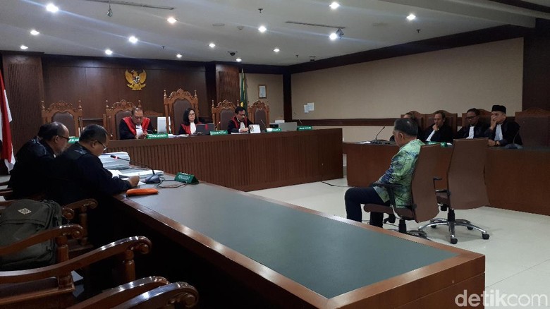 Dua Penyuap Eks Bupati Lampung Tengah Dituntut 2,5 Tahun Penjara Dua Penyuap Eks Bupati Lampung Tengah Dituntut 2,5 Tahun Penjara