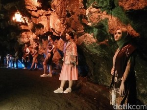 Pertama di Indonesia, Fashion Show Batik Digelar di Gua Lawa, Purbalingga