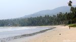 Berkunjung ke Pantai Tanjung di Pulau Terdepan Indonesia